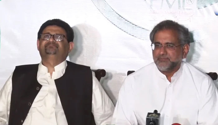 PML-N leader Shahid Khaqan Abbasi (right) addressing a press conference alongside ex-finance minister Miftah Ismail in Islamabad, on April 15, 2022. — YouTube/PTV News