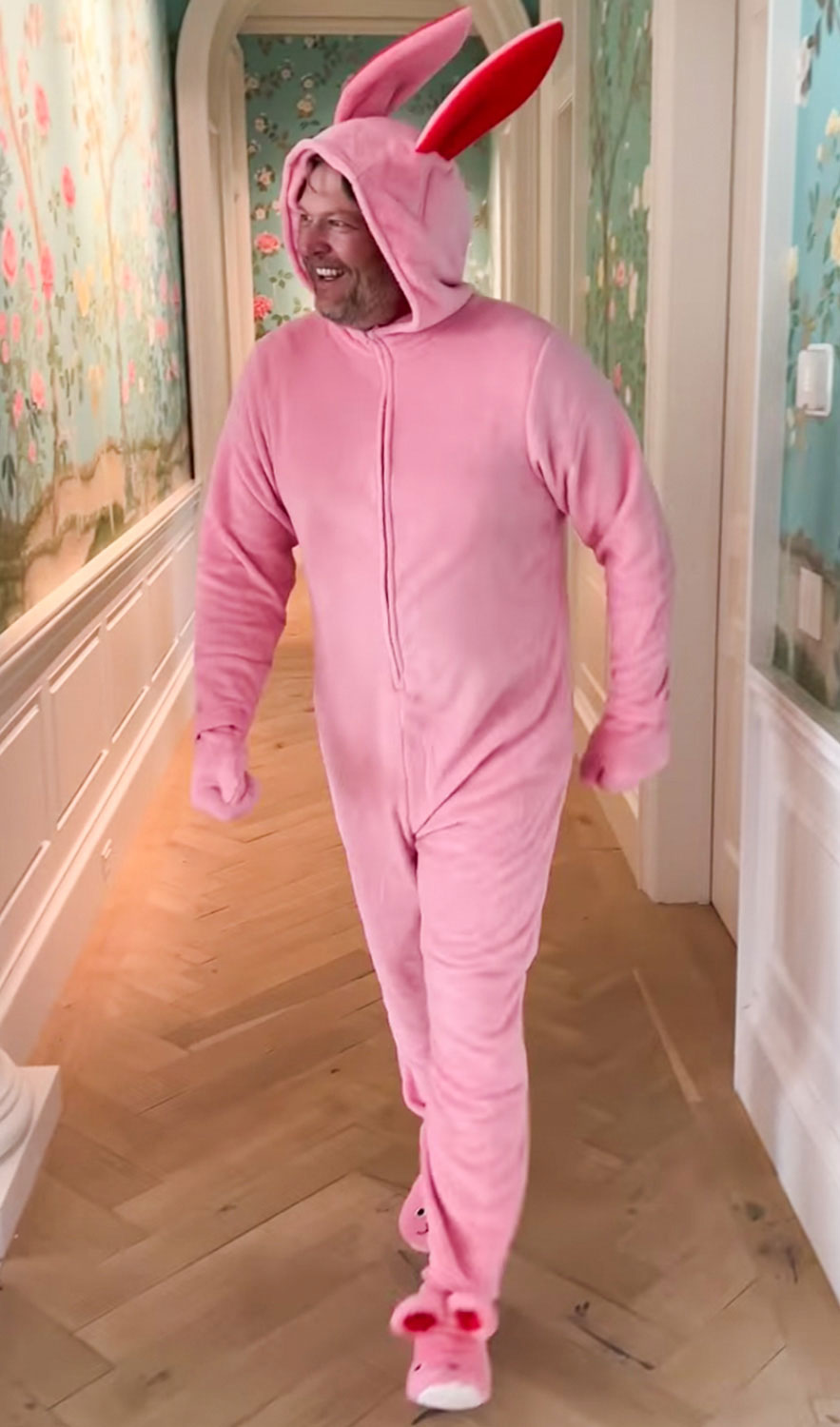 Blake Shelton turns pink Easter bunny for Gwen Stefani: ‘It’s Balkey!’