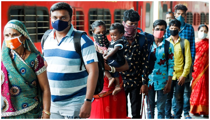 Commuters wait in a queue to have their temperature checked amidst the spread of the coronavirus disease (COVID-19) at a railway station in Mumbai, India, August 27, 2021. — Reuters/Francis Mascarenhas