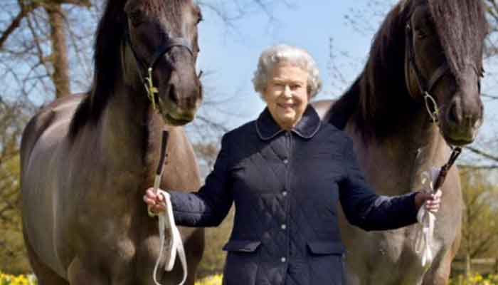 Royal family shares new photo of Queen Elizabeth with her horses