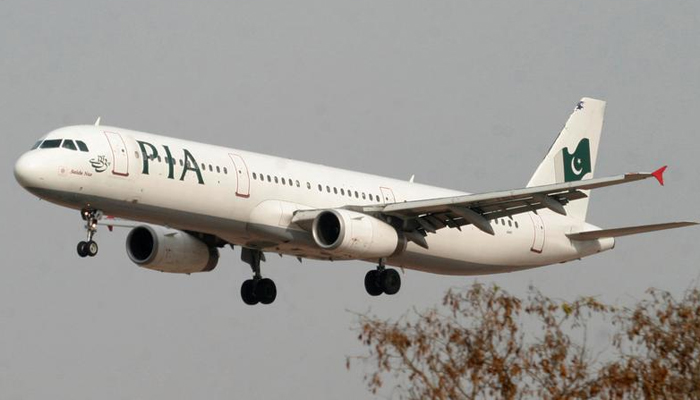 A Pakistan International Airlines (PIA) plane prepares to land at Islamabad airport in Islamabad February 24, 2007. — Reuters