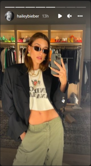 Hailey Bieber flaunts toned abs in white crop T-shirt, new pics sets internet ablaze