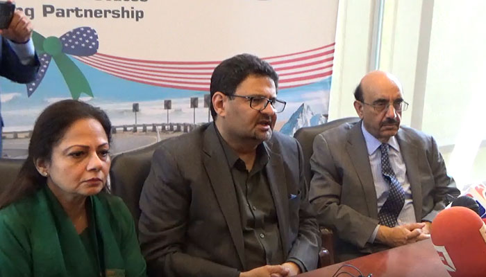 State Minister for Finance Dr Aisha Ghaus Pasha (L), Finance Minister Miftah Ismail, and Pakistans envoy to US Masood Khan speaking to the media following the governments meetings with the IMF. — Screengrab/Geo News