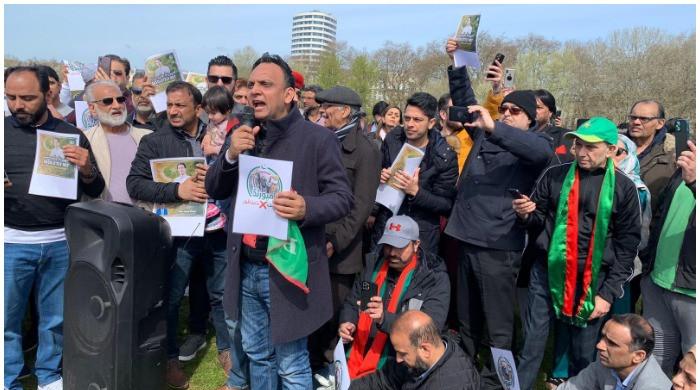 Why diasporas love strongmen