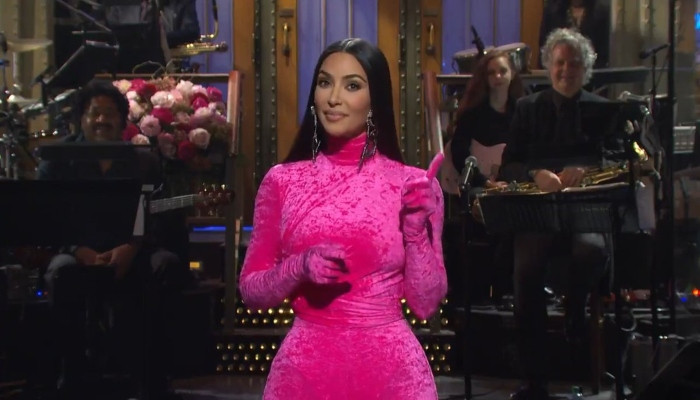Kim Kardashian bersiap untuk debut ‘SNL’ di episode 3 ‘The Kardashians’
