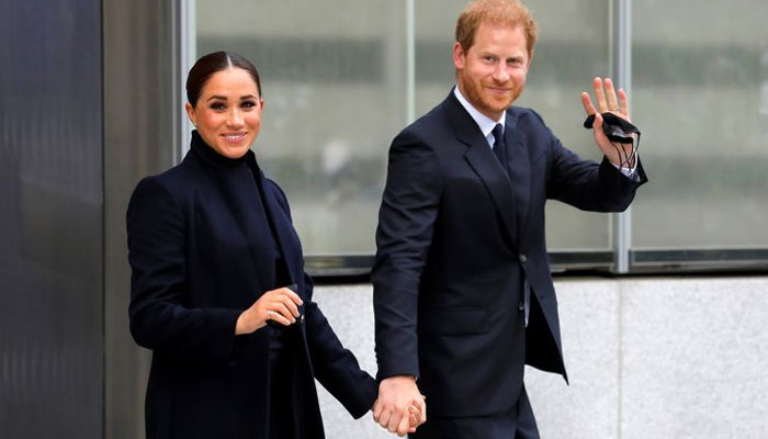 Queen and royal family saw Prince Harry and Meghans exit earlier, new book reveals untold story
