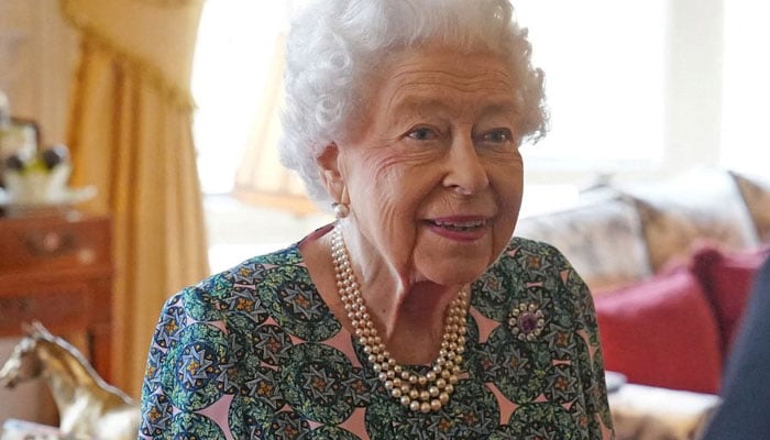Concerns raise as Queen ‘alone’ with ‘unsympathetic staffers