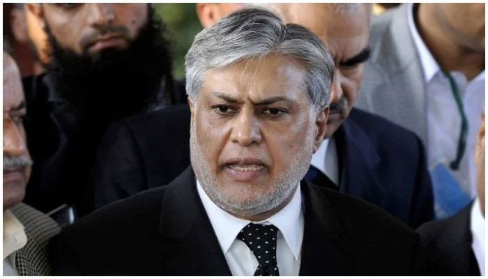 Pemimpin PML-N dan mantan menteri keuangan Ishaq Dar.  — AFP/File