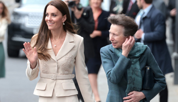 Kate Middleton, Putri Anne bergandengan tangan untuk tamasya kerajaan bersama yang pertama: Lihat
