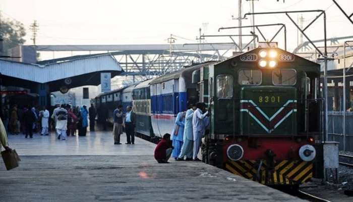 Pakistan Railways Police issues instructions to all superintendents of police railways to tighten security in trains as well as at stations during Eid-ul-Fitr days. — AFP/File