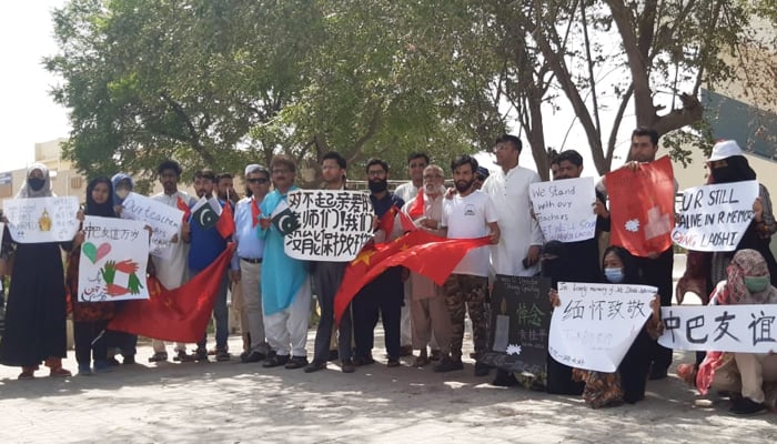 The students of the University of Karachi (KU) showed solidarity with their deceased teachers outside the Confucius Institute, on April 29, 2022. — Photo by author