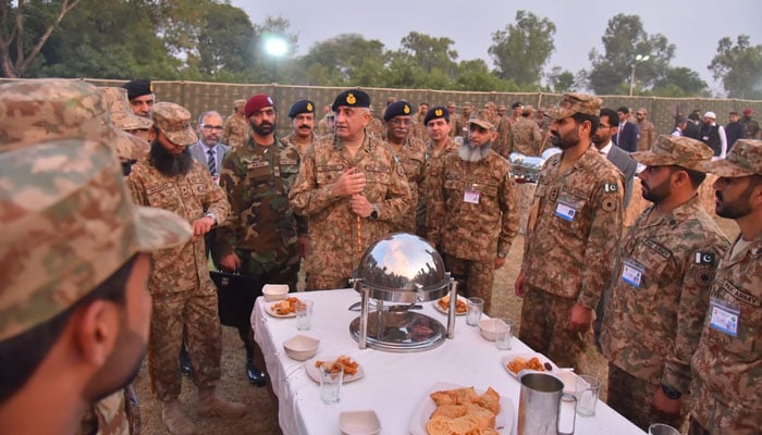 COAS General Qamar Javed Bajwa with the front line troops stationed at the Padhar Sector, on April 30, 2022. — ISPR