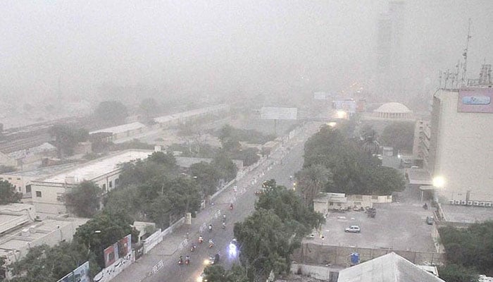 Dusty winds hit Karachi. — APP/file