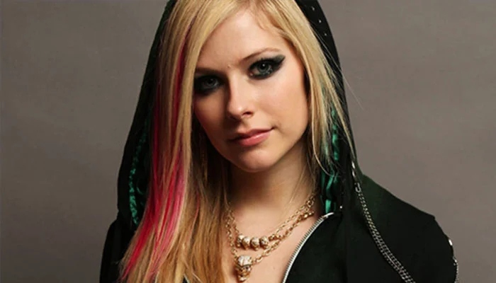 Avril Lavigne’s shows put on hold due to Covid-19 case on tour