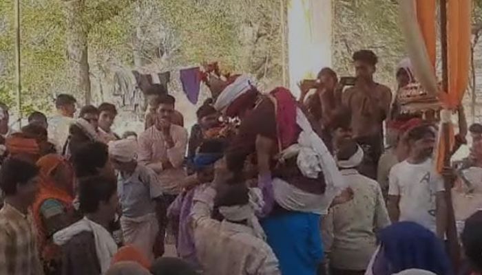 42-year-old man marries three women on the same mandap.— Screengrab via Instagram/ndtv