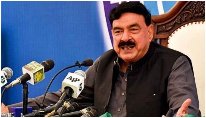 Former interior minister Sheikh Rasheed Ahmed holding a press conference. — APP/ File