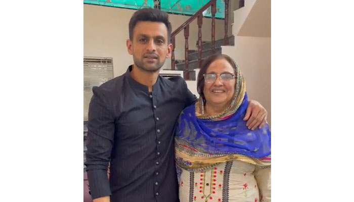 Pakistan all-rounder Shoaib Malik with his mother. — Twitter/@realshoaibmalik