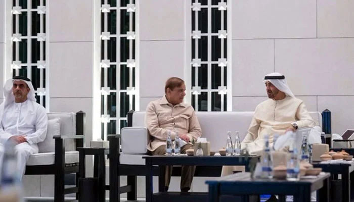 PM Shehbaz Sharif (centre) meeting Crown Prince of Abu Dhabi Sheikh Mohammad Bin Zayed Al Nahyan (right) on April 30, 2022. — Twitter/PM Office