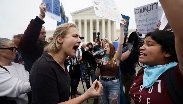 Pro-abortion and anti-abortion demonstrators protest outside the US Supreme Court after the leak of a draft majority opinion written by Justice Samuel Alito preparing for a majority of the court to overturn the landmark Roe v. Wade abortion rights decision later this year, in Washington, US, May 3, 2022. — Reuters/File