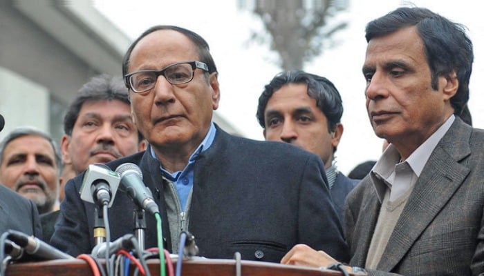 PML-Q President Chaudhry Shujaat (L) andPunjab Assembly Speaker Chaudhry Parvez Elahi. — AFP/File