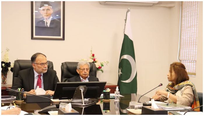 Federal Minister for Planning, Development, and Special Initiatives Ahsan Iqbal chairing a meeting to discuss the new curriculum. — Twitter /betterpakistan