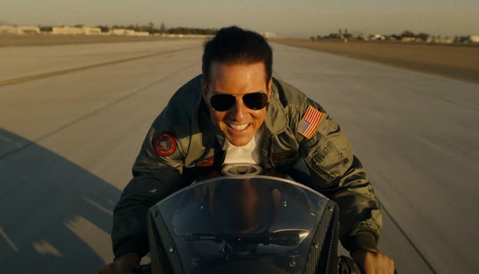 Tom Cruise’s epic helicopter entry at ‘Top Gun: Maverick’ premiere sets internet on fire