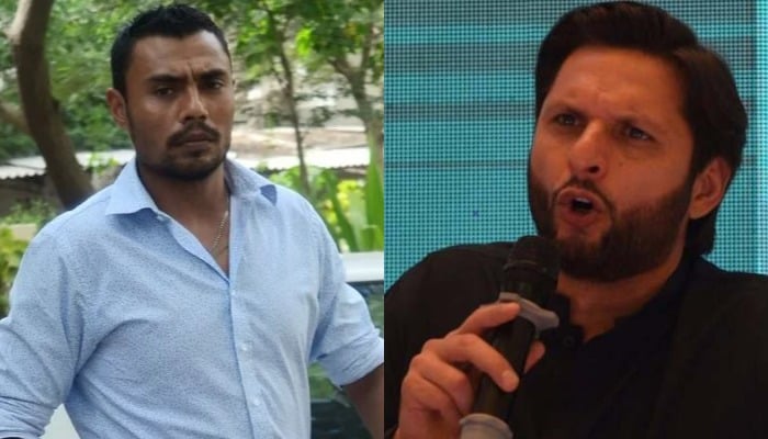 Pakistan’s former leg spinner Danish Kaneria (L) and former cricketer Shahid Afridi. — AFP/File