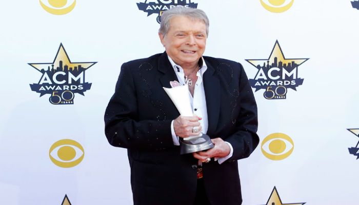 Country singer Mickey Gilley dies at 86