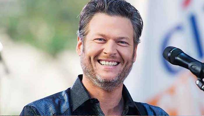 Blake Shelton brings fans to tears as he performs touching duet with a boy waiting on heart transplant: Video