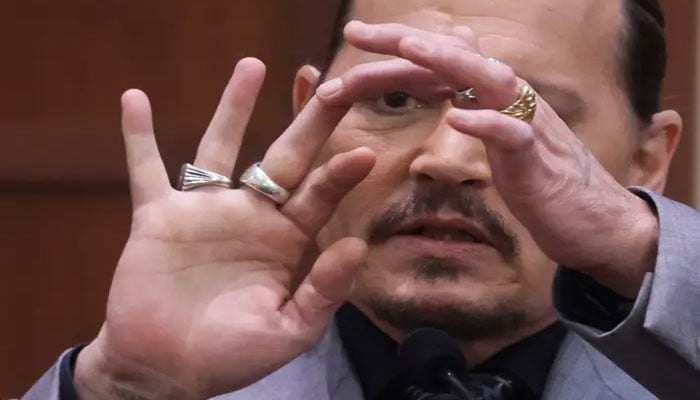 Contrasting details in Johnny Depp, Amber Heards testimonies about same fight