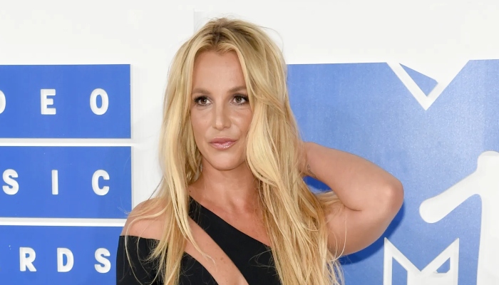 Britney Spears’ racy photo dump on Instagram sparks concerns among fans