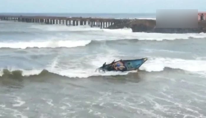 Fishermen narrowly escape death by waves of Cyclone Asani.—Screengrab via Twitter/ANI