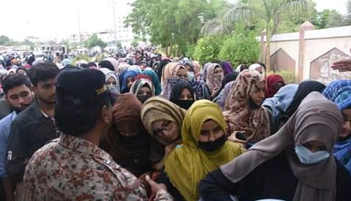 Siswa menghadapi masalah saat keamanan diperketat di KU setelah serangan teroris