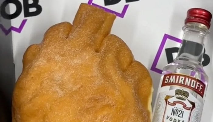 Amber Heard sent cake with severed finger in support of Johnny Depp: Photo