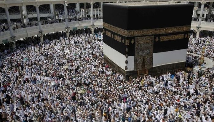 Muslim pilgrims pray around the holy Kaaba at the Grand Mosque ahead of the annual haj pilgrimage in Mecca September 21, 2015.