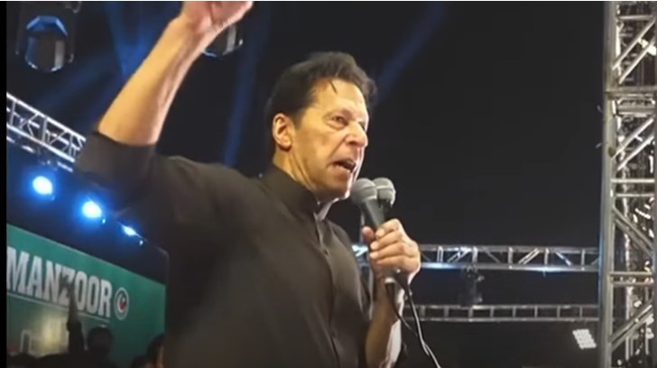 PTI Chairman Imran Khan addressing a jalsa in Faisalabad on Sunday, May 15, 2022. — Screengrab via YouTube/ Geo News Live