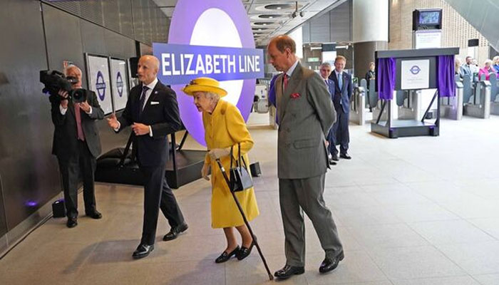Queen Elizabeth delights royal fans with surprise visit to London’s rail line