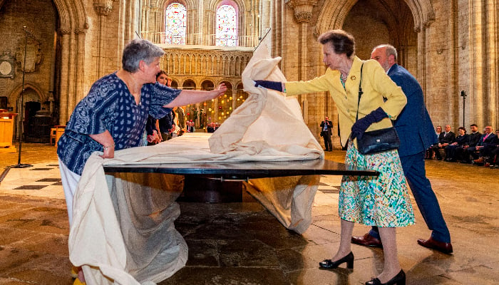 Queens only daughter, Princess Anne, on Tuesday unveiled a table fashioned from 5,000-year-old oak wood