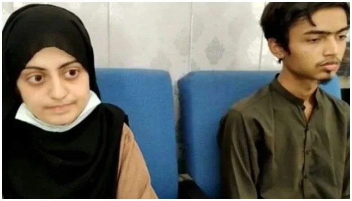 Dua Zehra (L) and her husband Zaheer Ahmed. — Screengrab via YouTube/ Geo News Live