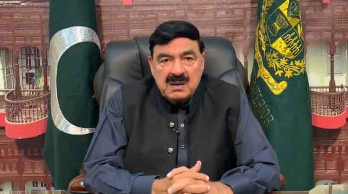 Asif Zardari only obstacle in early polls: Sheikh Rasheed