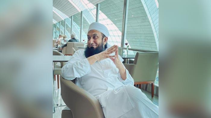 Maulana Tariq Jameel needs 'prayers' as he departs for Umrah