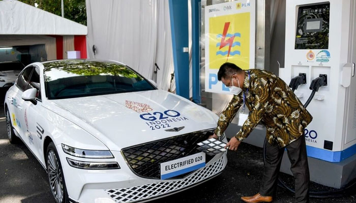 Globally, more than half of all new vehicles coming off of production lines in 2029 would need to be electric for the sector to be compliant with the goal of capping global warming at 1.5 degrees Celsius above preindustrial levels. Photo: AFP/File