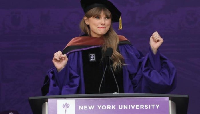 Its gonna be all right, Taylor Swift tells NYU graduates at commencement