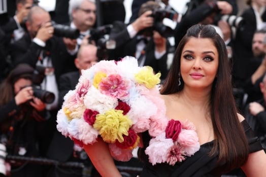 Aishwarya Rai's dramatic looks from black gown with 3D flowers to