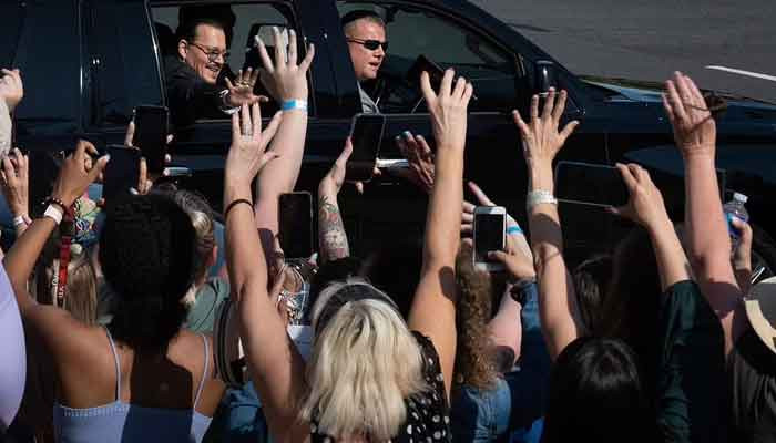Johnny Depp traktuje w szczególny sposób fanów, którzy mu kibicują, i robi dla nich naleśniki