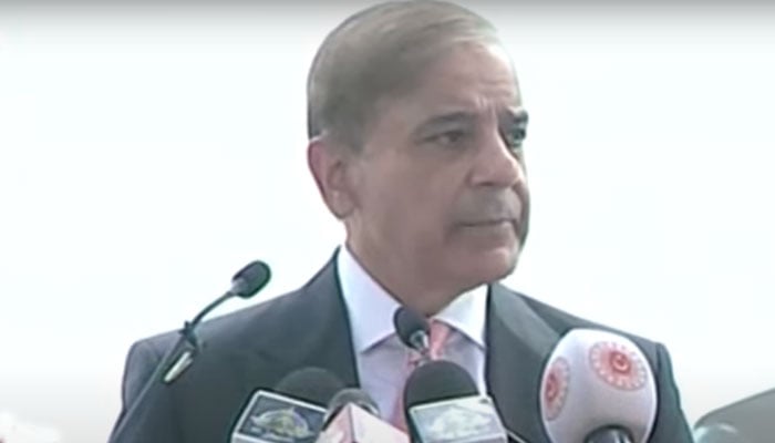 Prime Minister Shehbaz in Karachi for day to get information from businessmen on economic situation