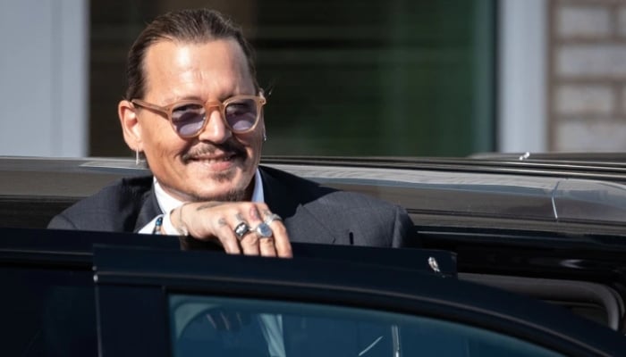 Johnny Depp chats with fans as Captain Jack Sparrow outside court, video goes viral