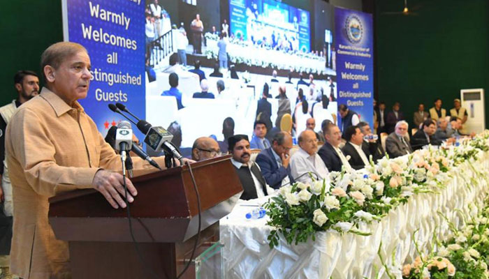 Prime Minister Shehbaz Sharif addressing the business community in Karachi on May 20, 2022. — PID