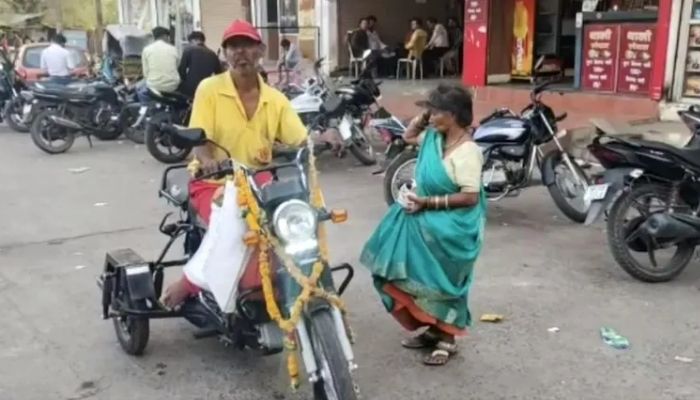 A beggar named Santosh Sahu has gifted a scooter to his wife Munni Sahu. — India Today.