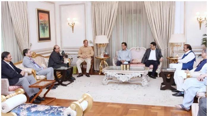 Govt decides to complete term amid Imran Khan's demand for an early election